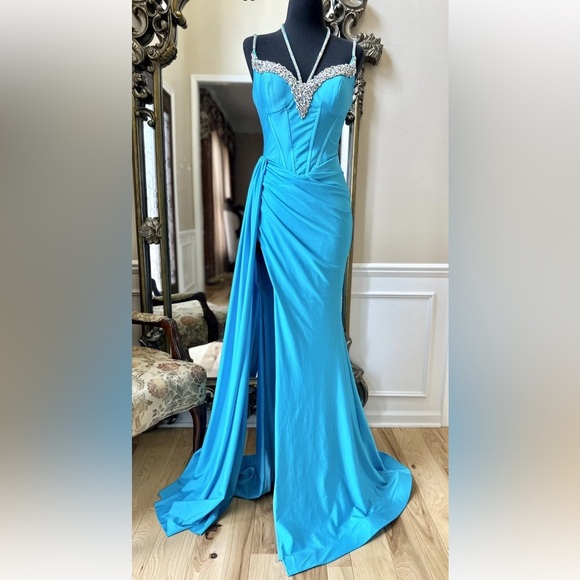 Portia and Scarlett Dresses & Skirts - Portia and Scarlett Turquoise Blue Maxi Formal Evening Fitted Gown Size 4